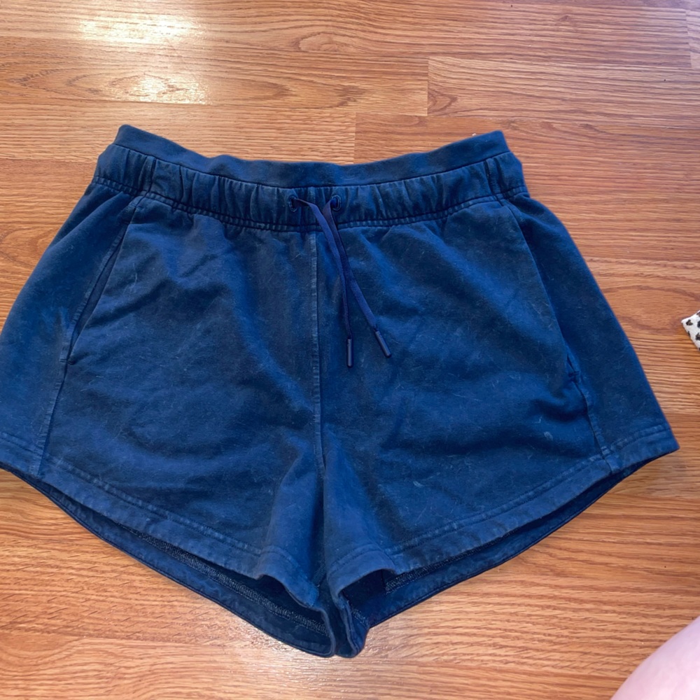 Lululemon Navy Dyed Innerglow Shorts size 6